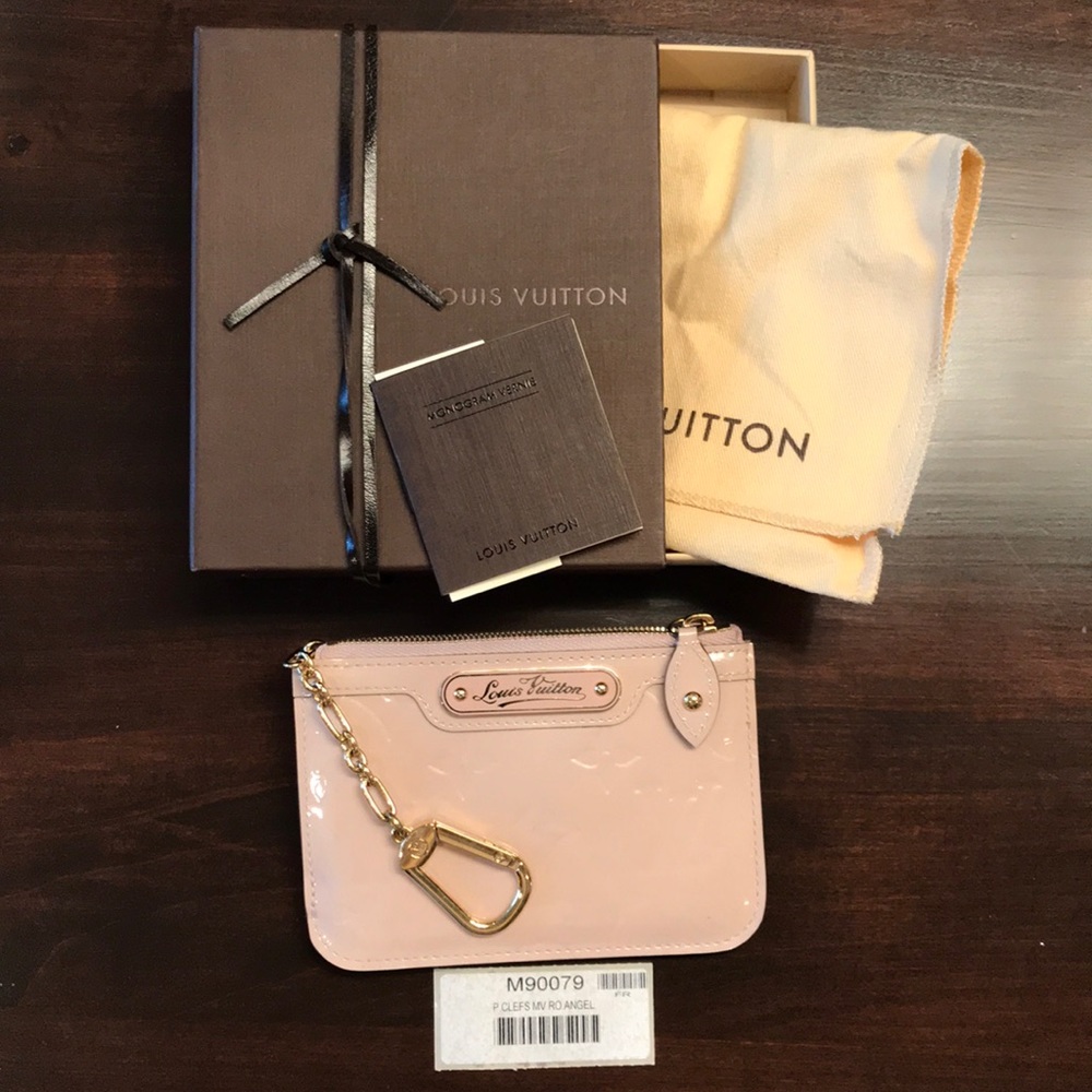 Louis Vuitton Key Pouch (Rose Angelique-M90079)
